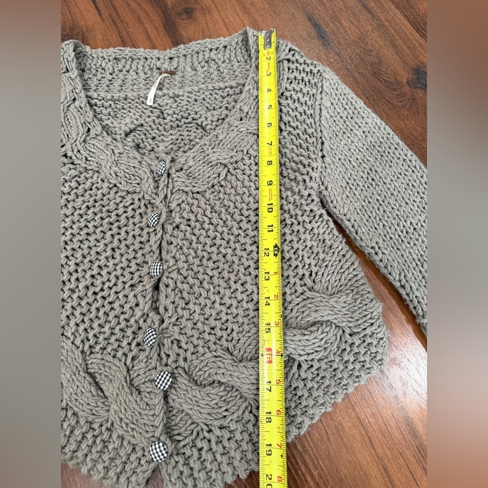 Free People Cable Knit Gingham Buttons cropped Cardigan Sz XS Gray - Picture 3 of 7